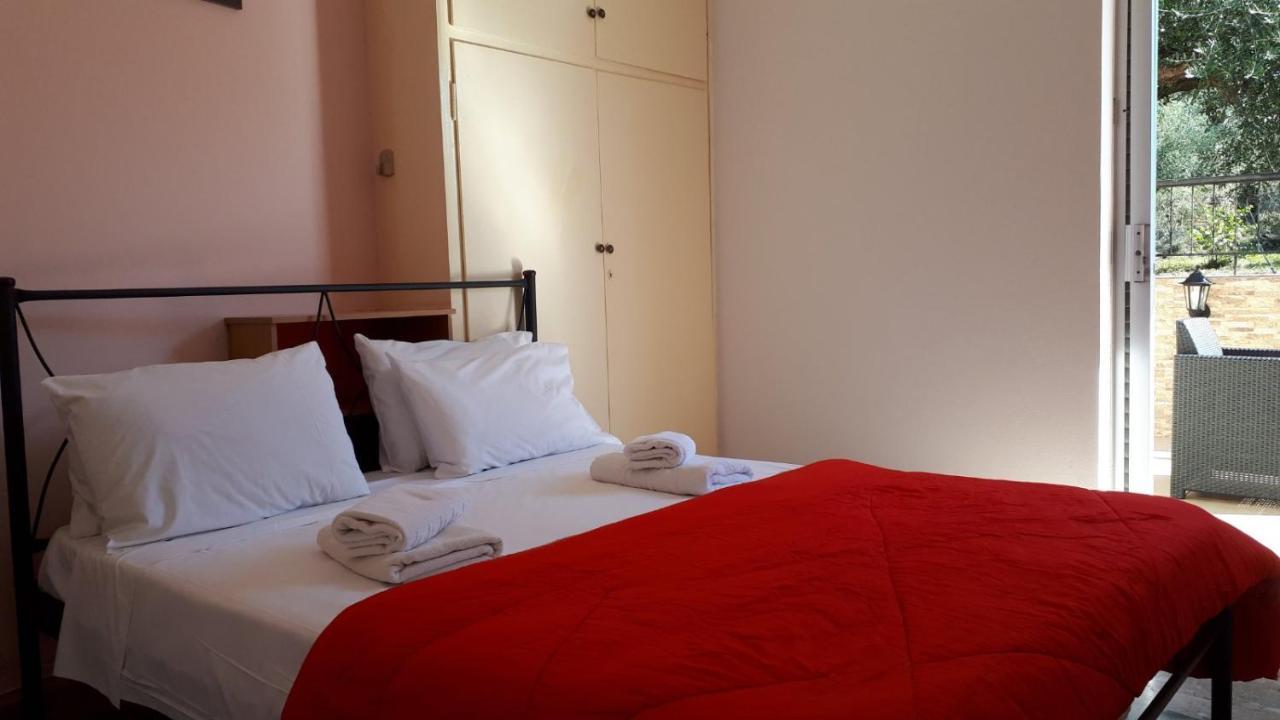 Katerina Apartments Kalamata Esterno foto