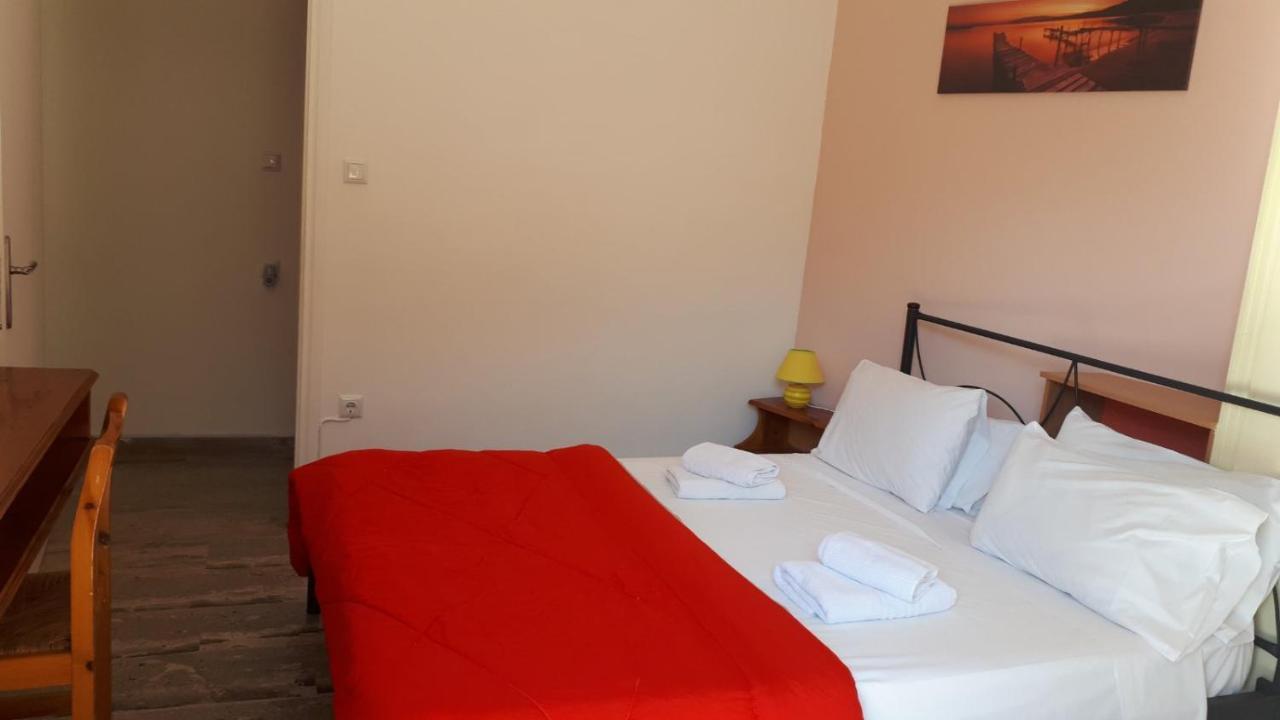 Katerina Apartments Kalamata Esterno foto