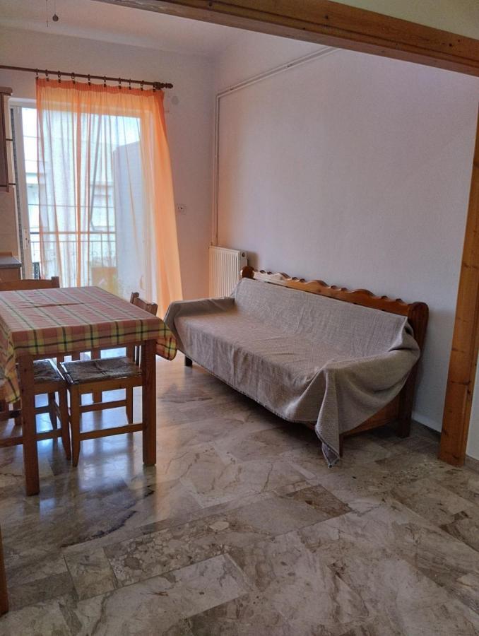 Katerina Apartments Kalamata Esterno foto
