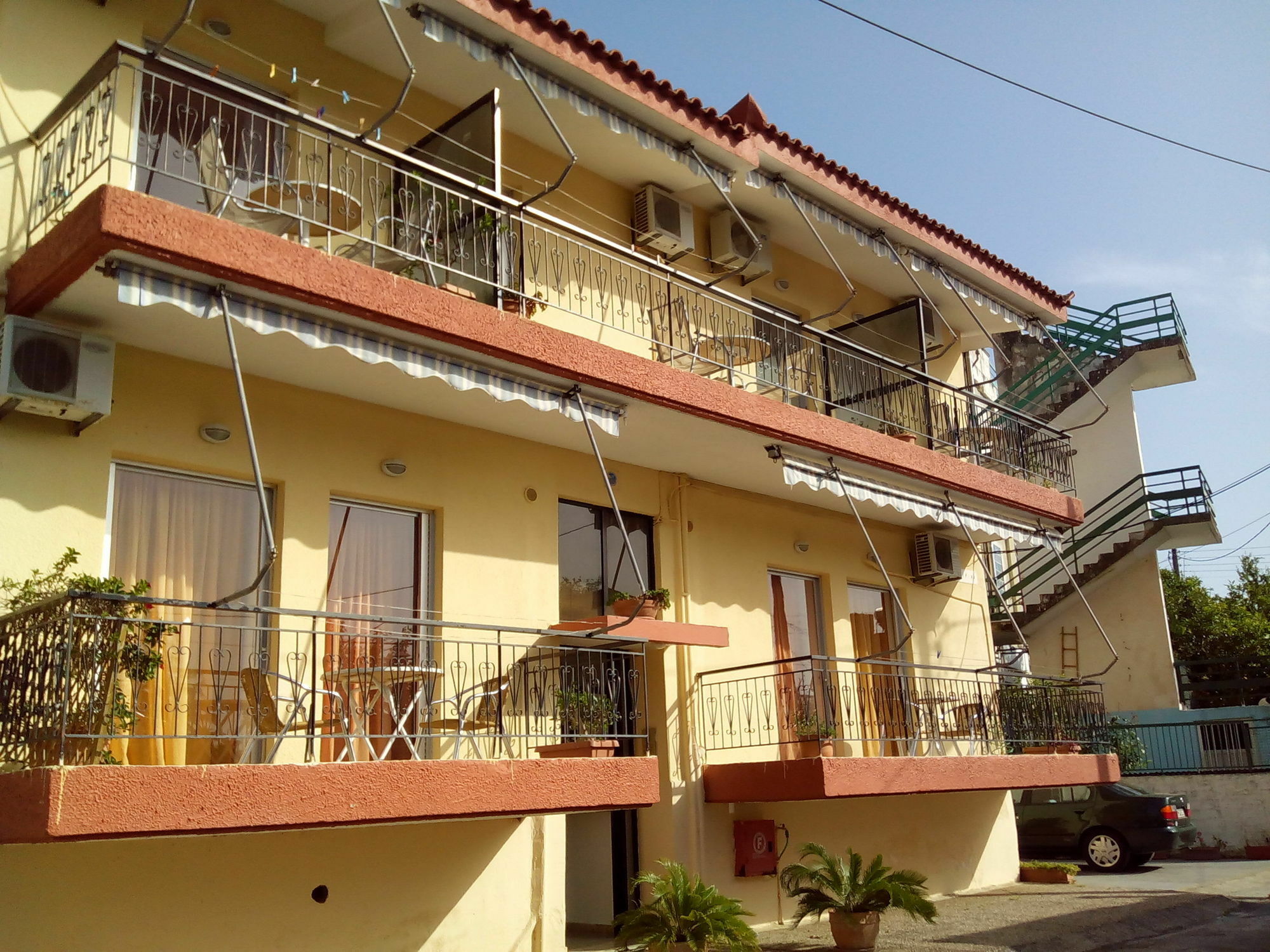 Katerina Apartments Kalamata Esterno foto
