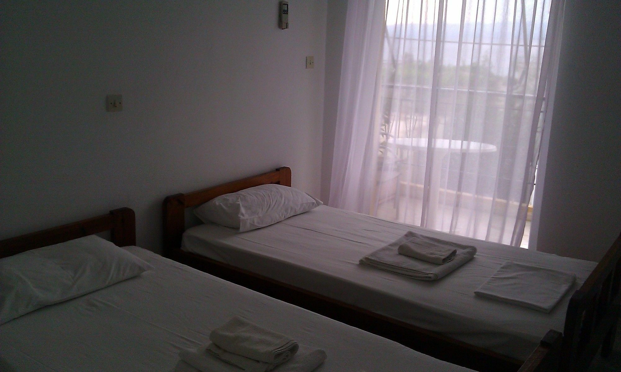 Katerina Apartments Kalamata Esterno foto