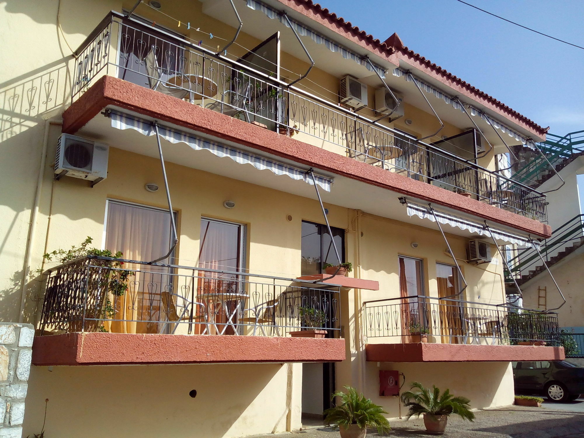 Katerina Apartments Kalamata Esterno foto
