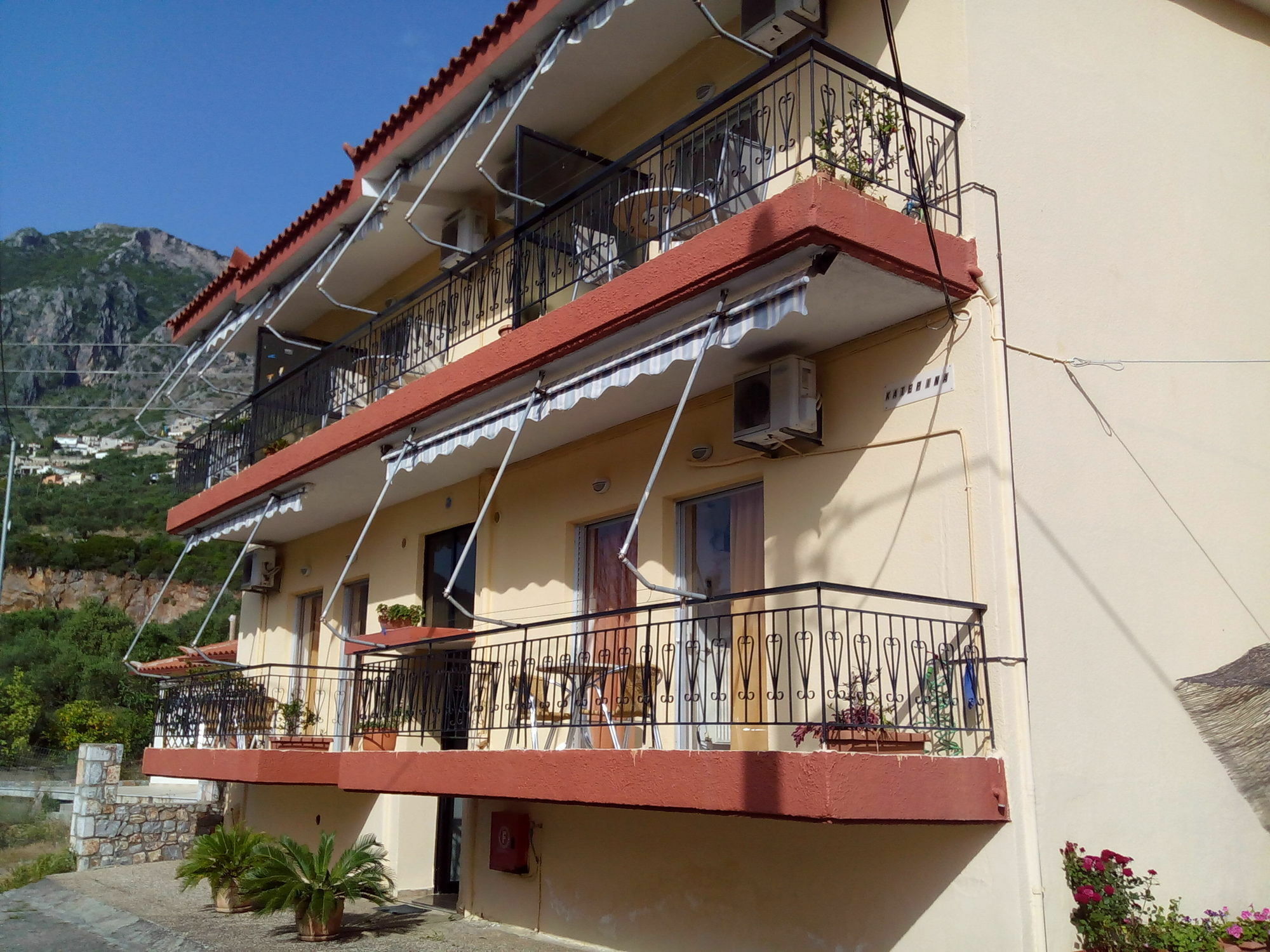Katerina Apartments Kalamata Esterno foto